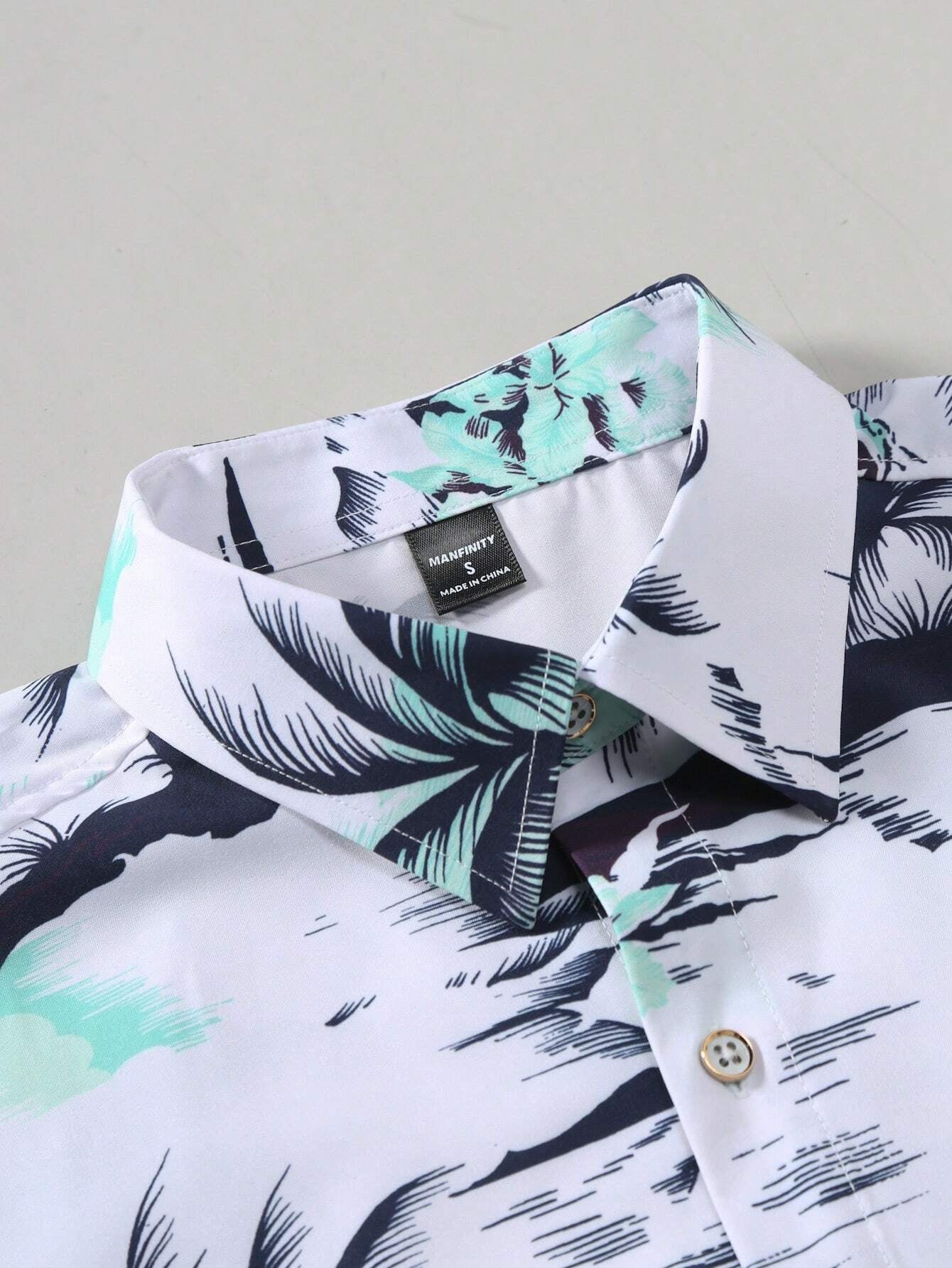 Manfinity RSRT Men Summer Holiday Style Casual Short Sleeve Shirt Palm Tree Print Baggy Button up Graphic Colorful Vacation Shirt